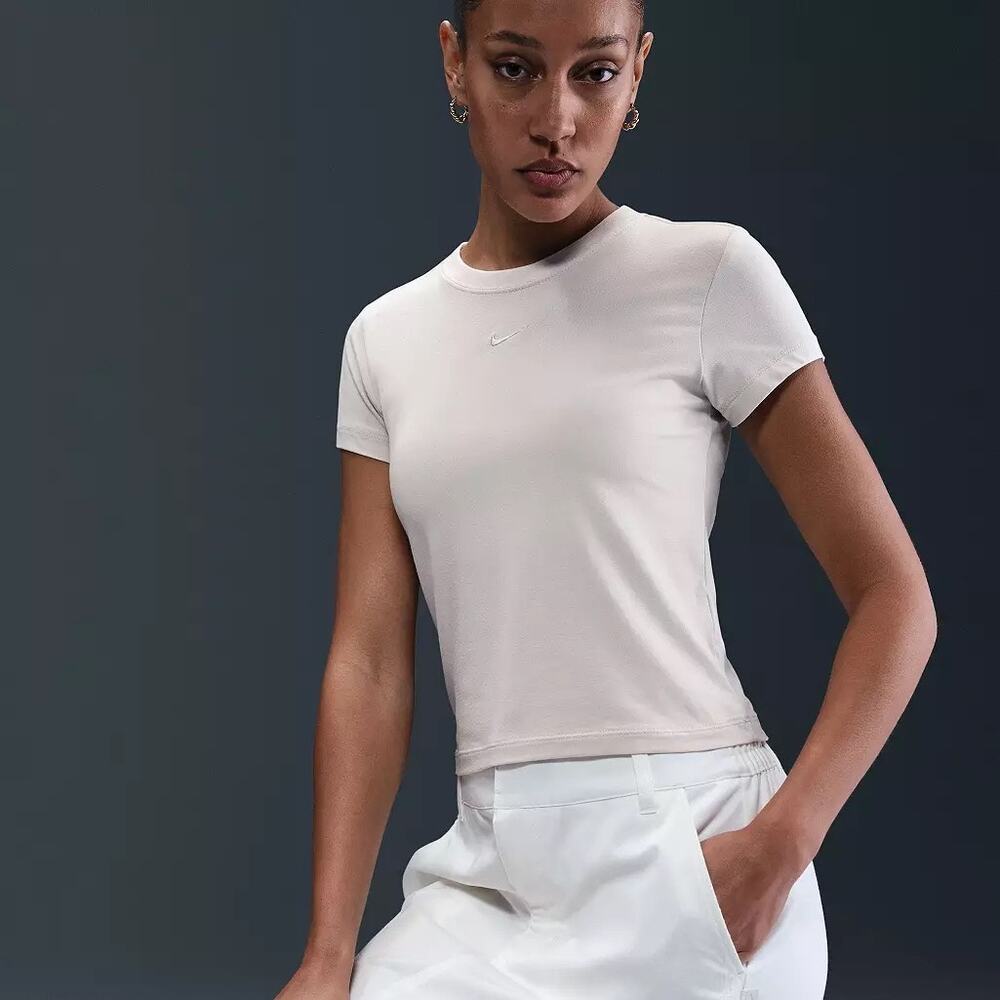 NIKE | Women’s Size XS Slim Fit Chill Knit Short Sleeve Top Athlesuire Workout